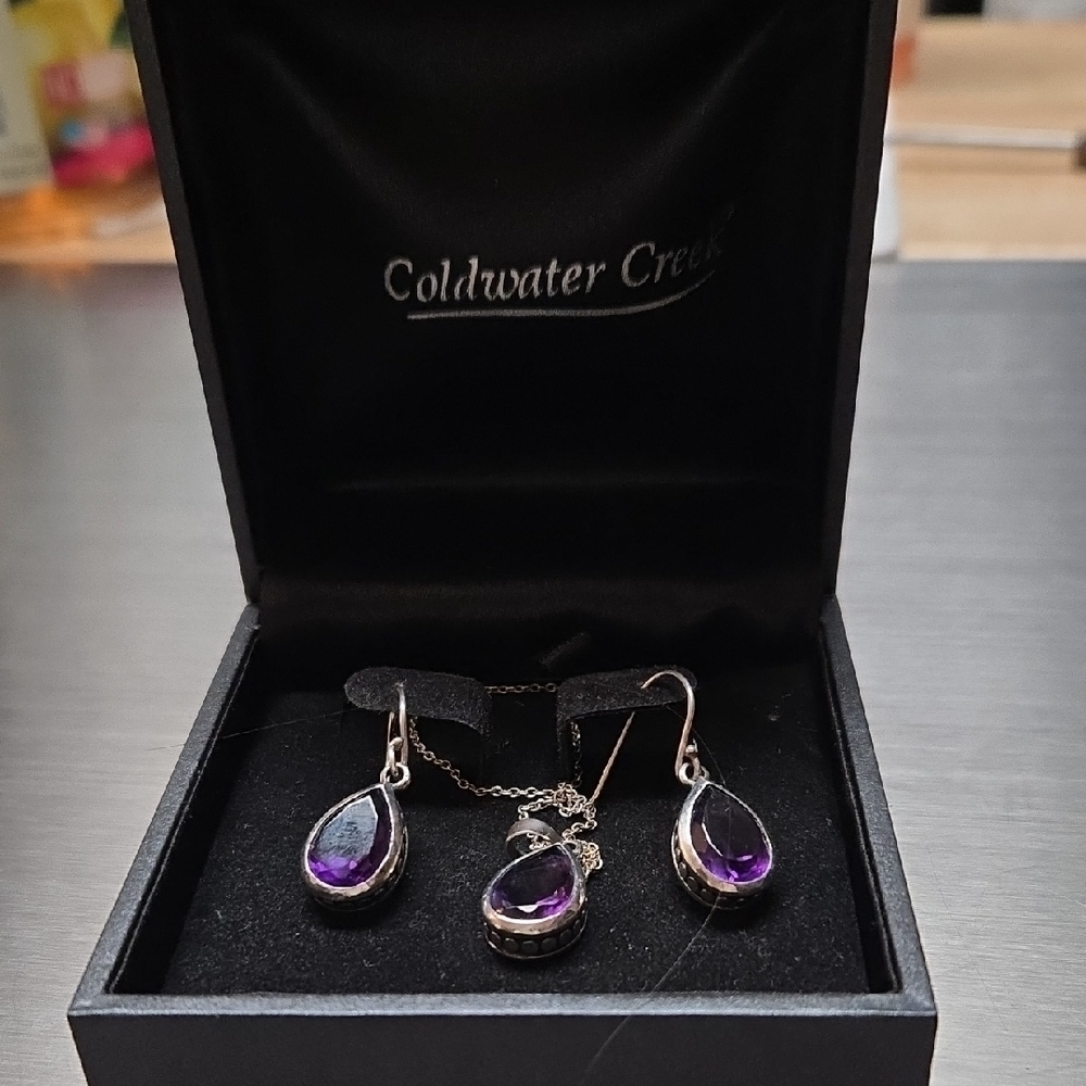 Coldwater Creek Purple and Silver Teardrop Earrings - New In The Box - Picture 4 of 4
